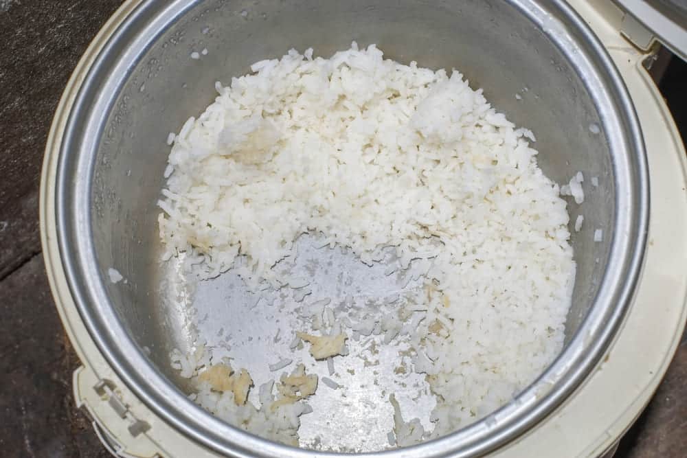 米饭粘在电饭煲底部